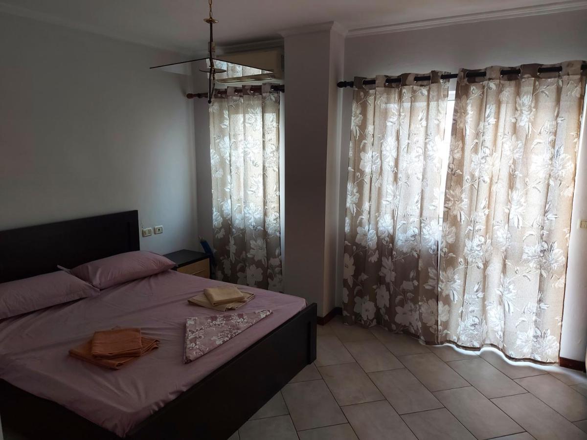 Apartamento Manka' S Place Tirana Exterior foto
